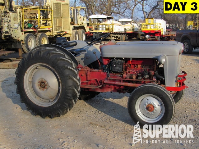 1954 FORD Jubilee Tractor – DY3 YD1
