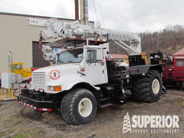 IHC Auger Truck with Flotation Tires