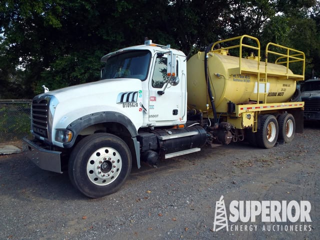 MACK GU713 Bobtail Vacuum Truck - YD12 DY1