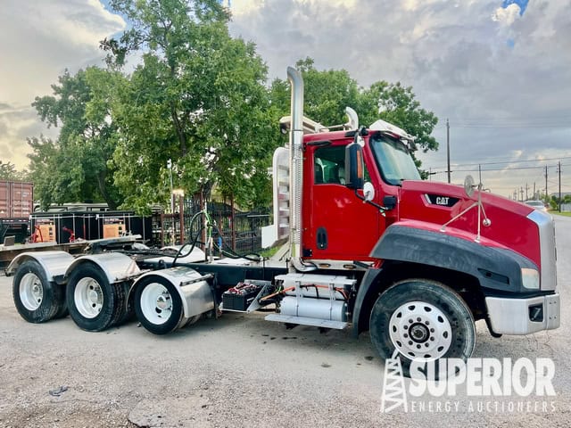 2013 CAT CC60S Truck w/ Pusher Axle-YD16